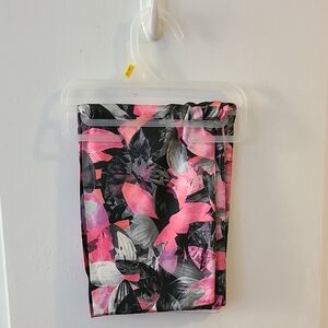 NWOT No Boundaries Seamless Ultra Thin Floral Patterned Leggings